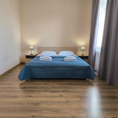 Apartments Domovik Parkaniya, 2A Mukacheve Ngoại thất bức ảnh