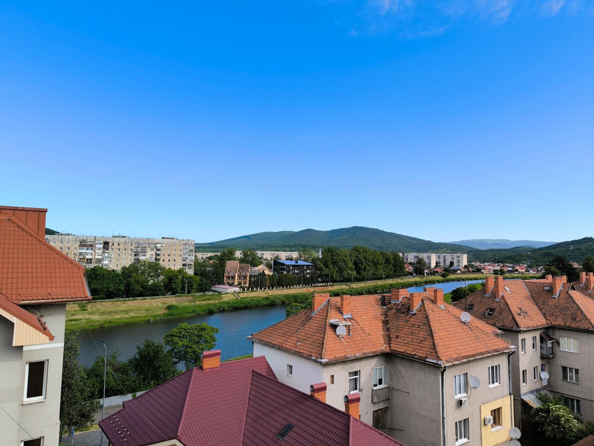 Apartments Domovik Parkaniya, 2A Mukacheve Ngoại thất bức ảnh