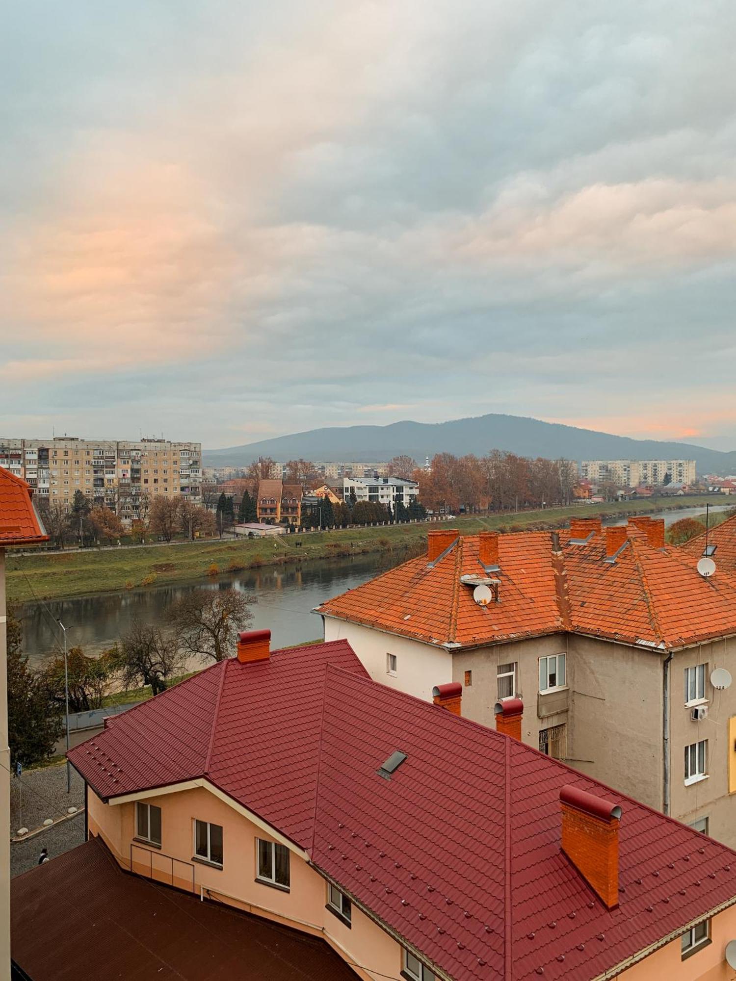 Apartments Domovik Parkaniya, 2A Mukacheve Ngoại thất bức ảnh