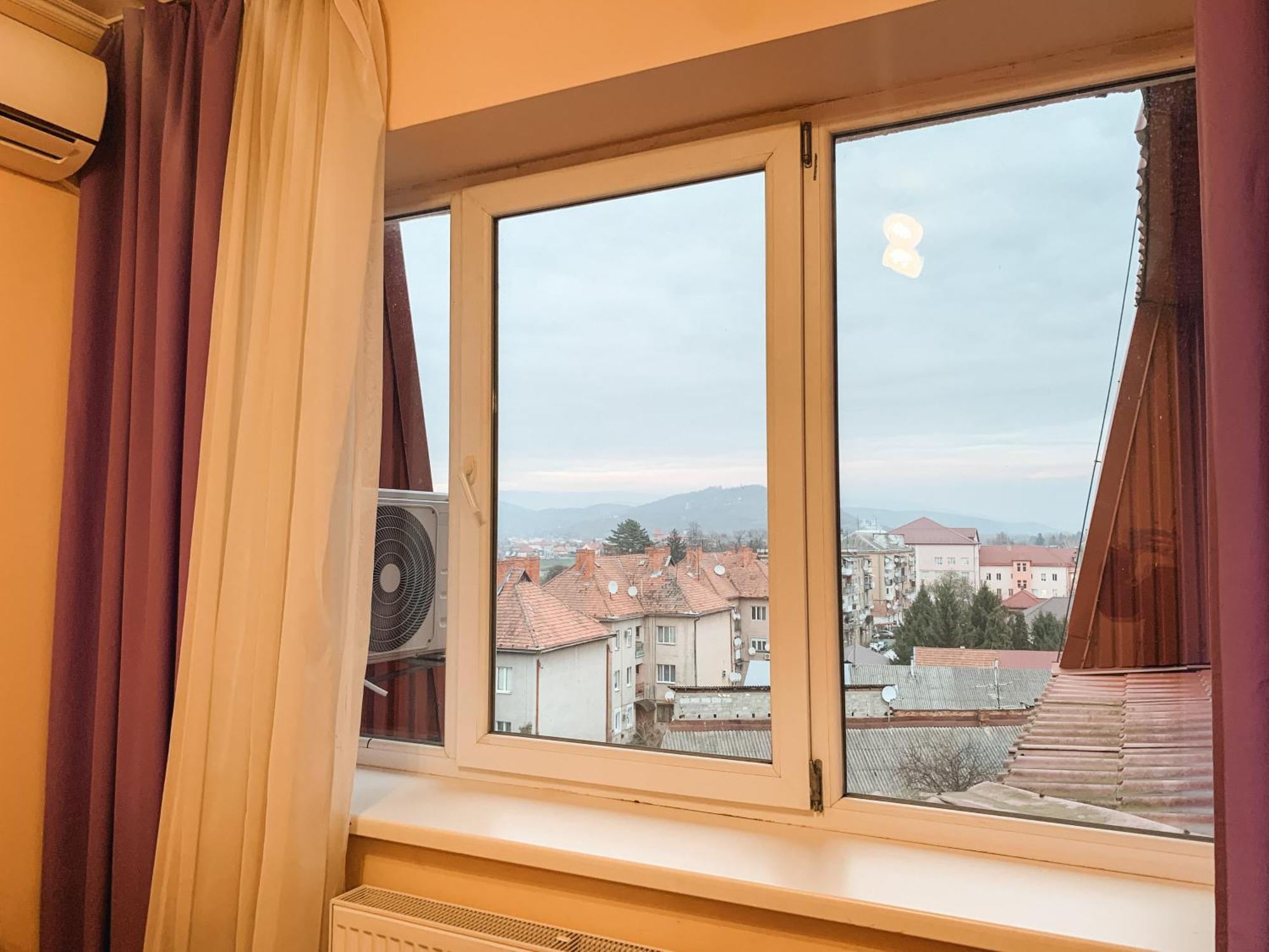 Apartments Domovik Parkaniya, 2A Mukacheve Ngoại thất bức ảnh