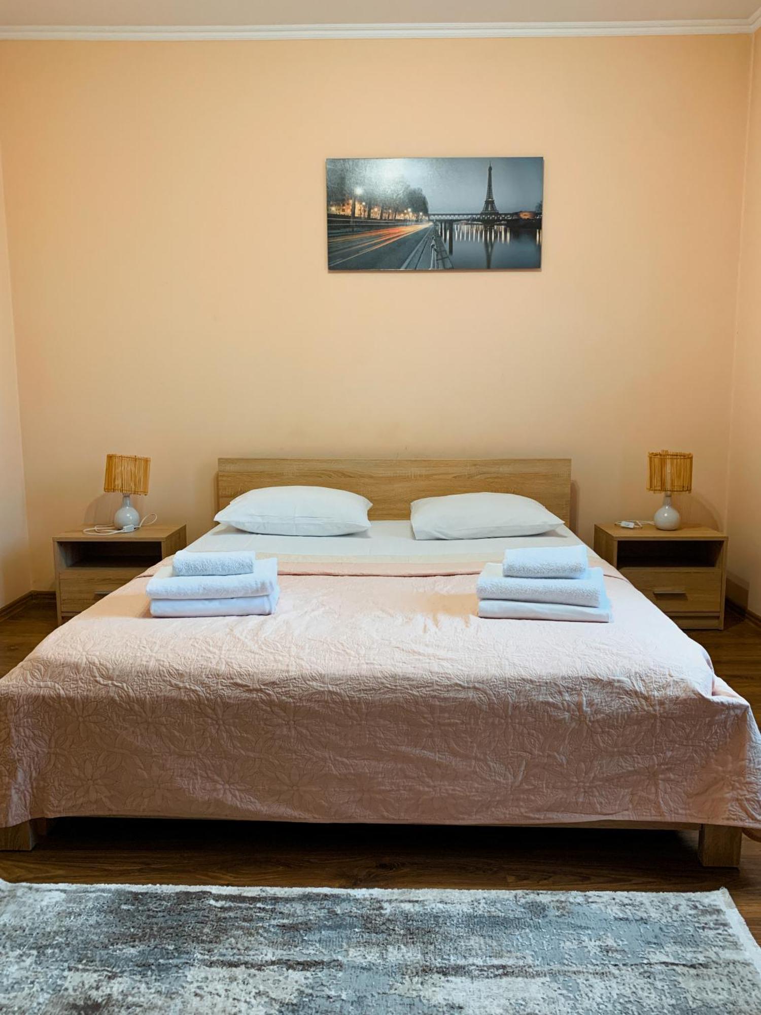 Apartments Domovik Parkaniya, 2A Mukacheve Ngoại thất bức ảnh