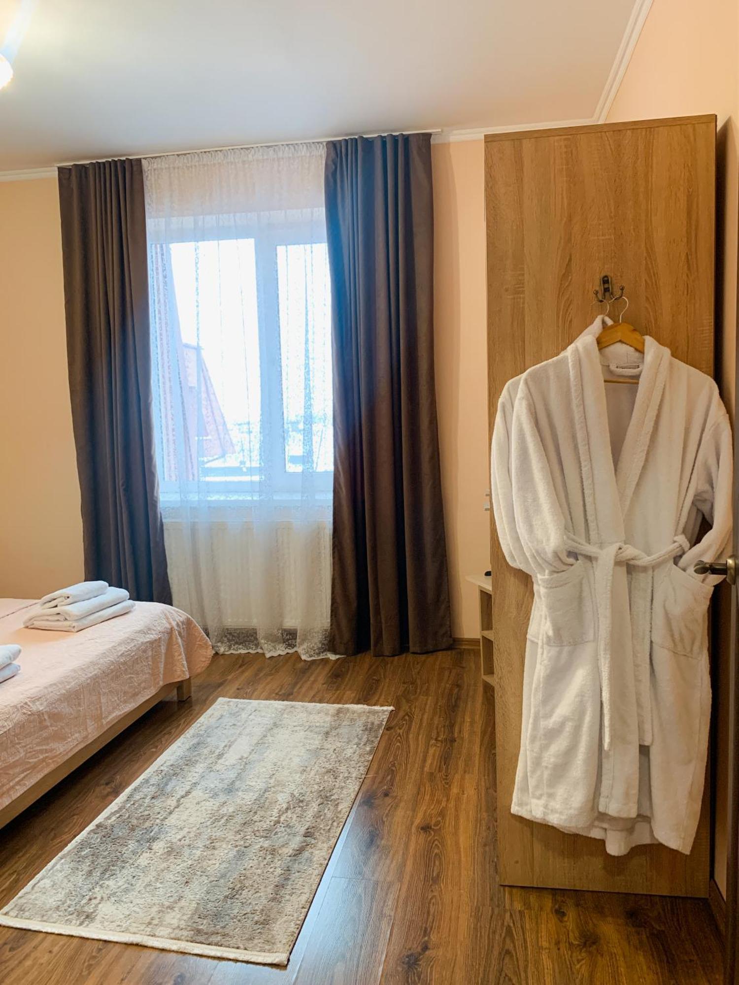 Apartments Domovik Parkaniya, 2A Mukacheve Ngoại thất bức ảnh