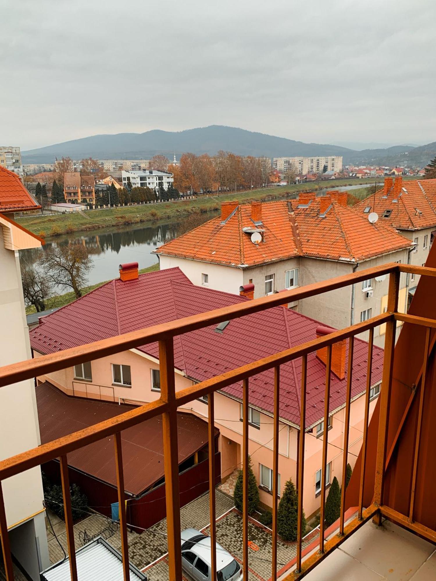 Apartments Domovik Parkaniya, 2A Mukacheve Ngoại thất bức ảnh